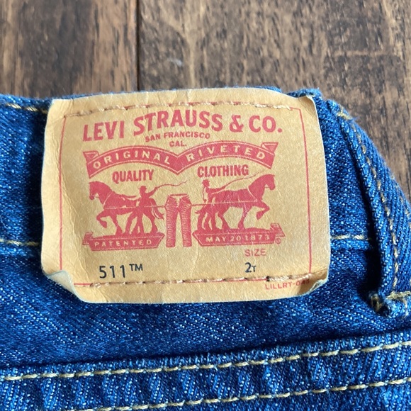 2T Slim Levi’s with 2T Skeleton Sweatshirt - Picture 6 of 10